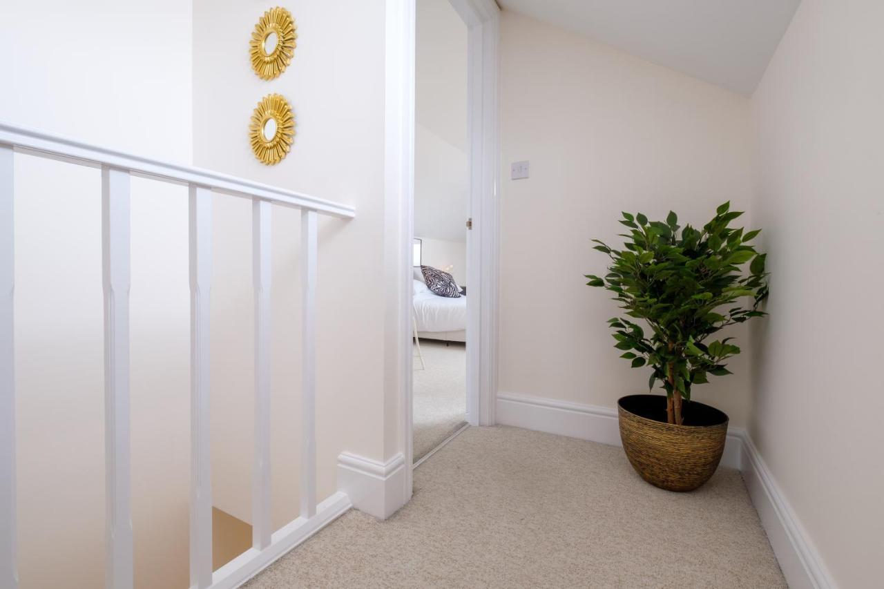 Luxury Living, Stylish Modern Apartment In The Heart Of Ryde Ryde  Εξωτερικό φωτογραφία